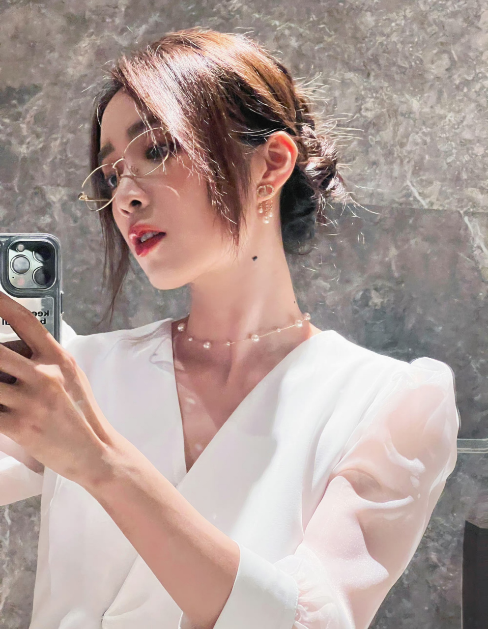 养眼美女#  英雄联盟美女主持人余霜,就喜欢这种,风情万种,可盐可甜