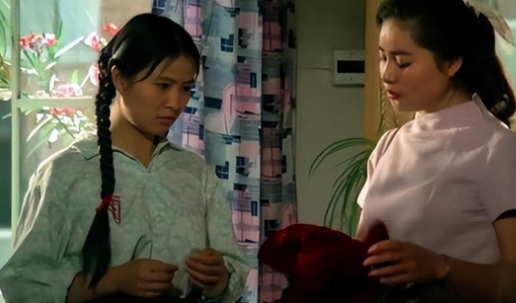 嫁大13岁平凡丈夫的"挂历女神"李羚,车库当婚房,现在怎么样了