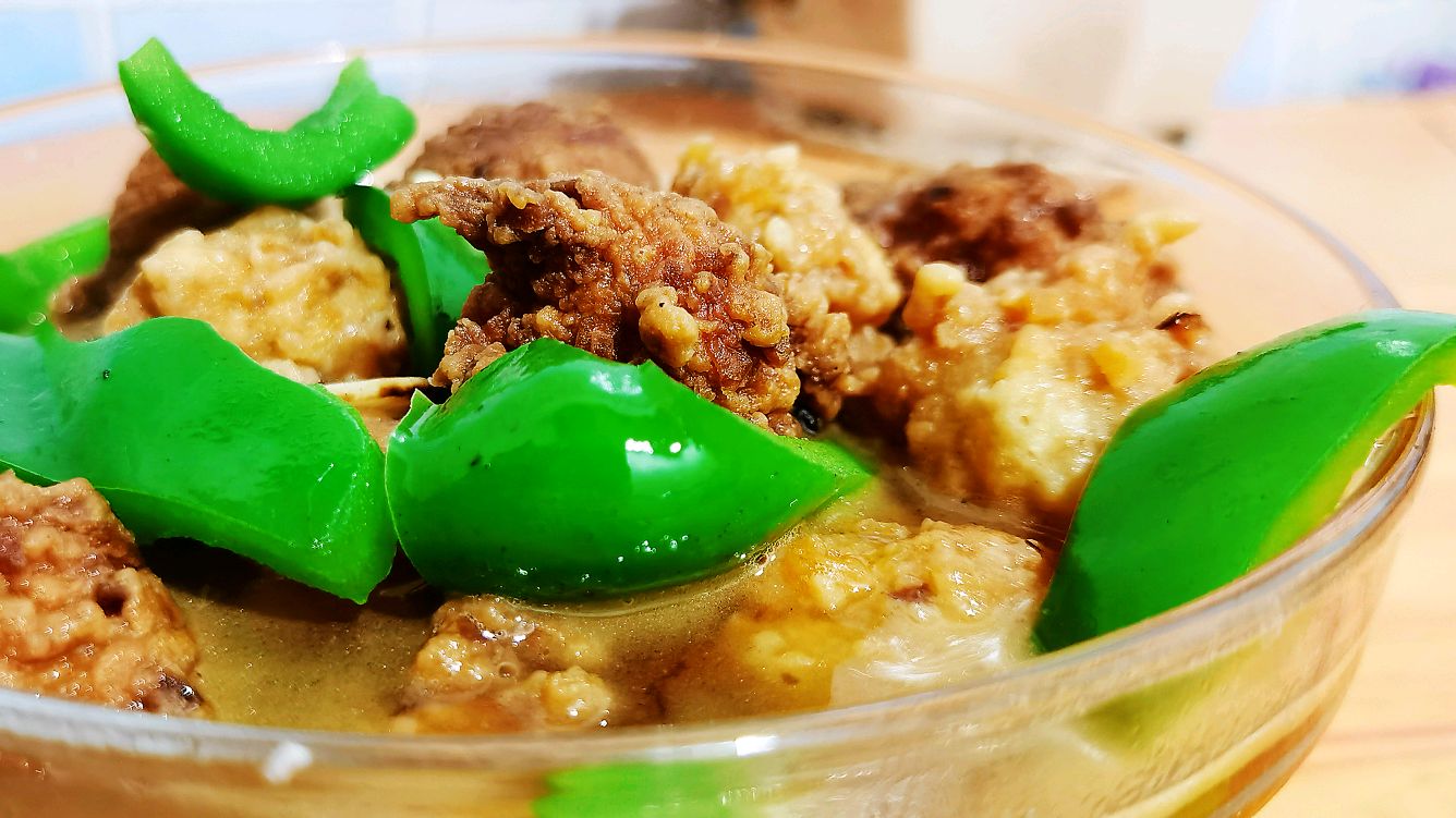 吃饺子怕馅做的太多,农家阿秀教你一招,几分钟变成美味丸子餐