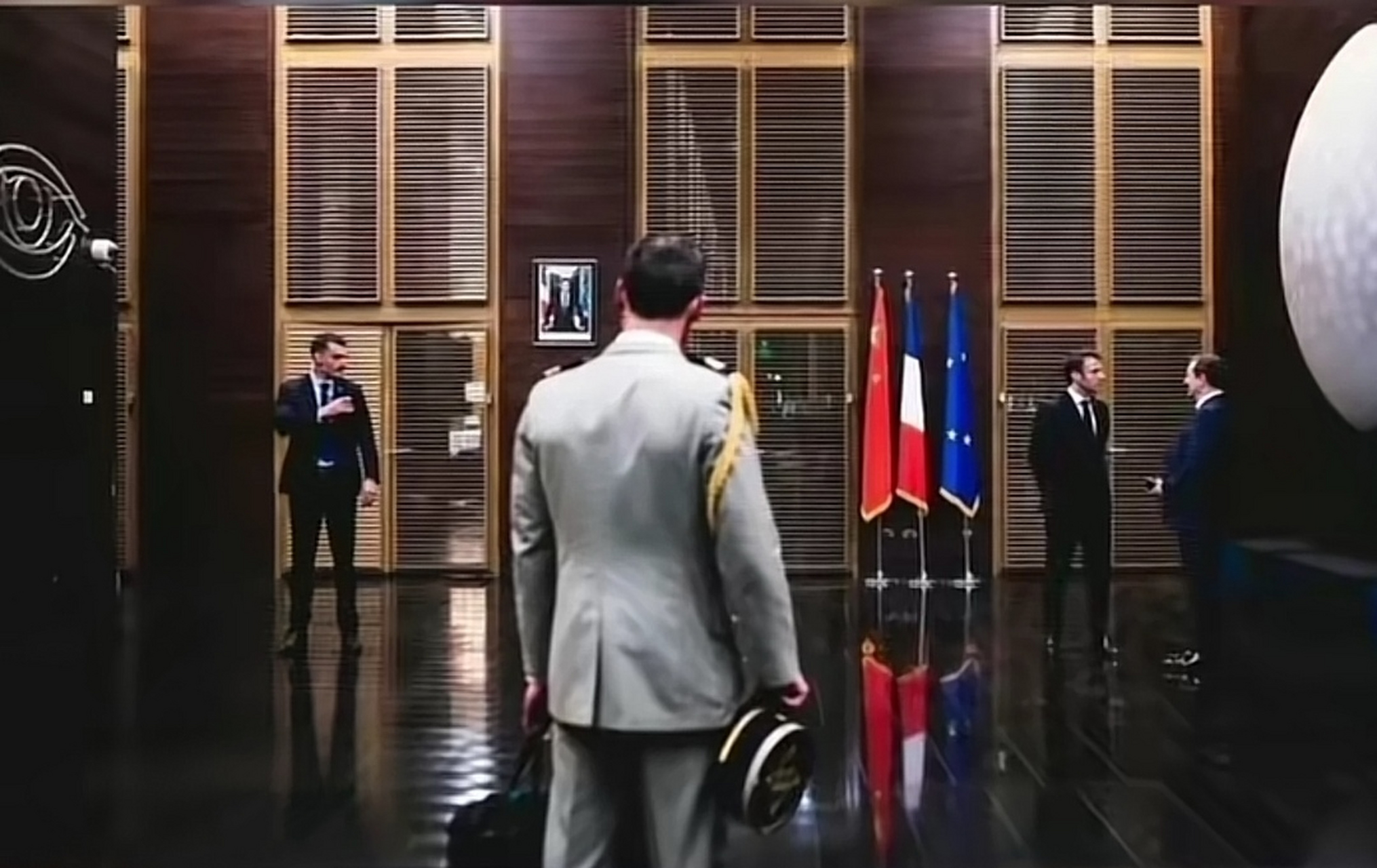 网上流传的法国媒体镜头下的马克龙访华照片 这滤镜一加,一股强大气势