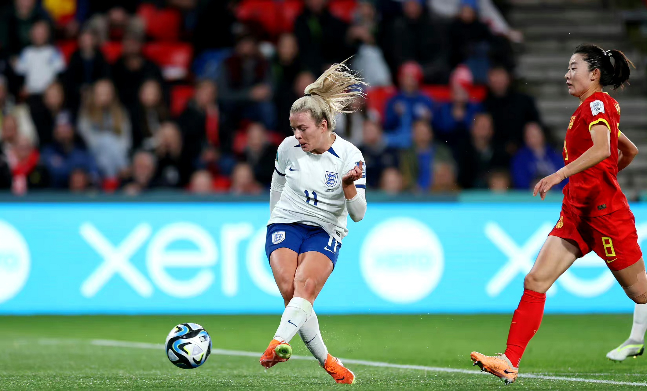 英格兰女足的7号劳伦詹姆斯太强了,上半场两传一射基本帮助英格兰锁定