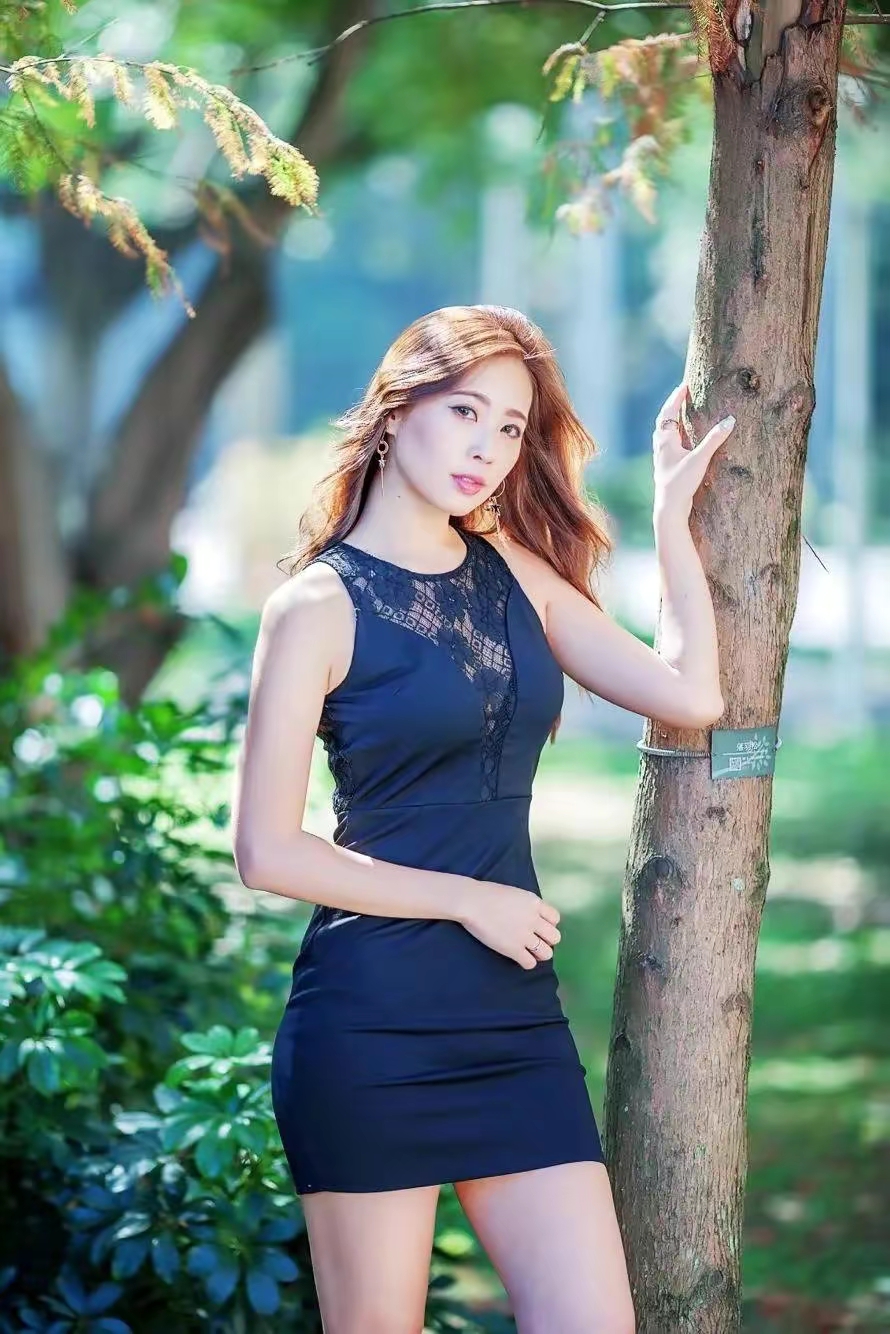 美丽大方气质高雅的美妇风韵无限