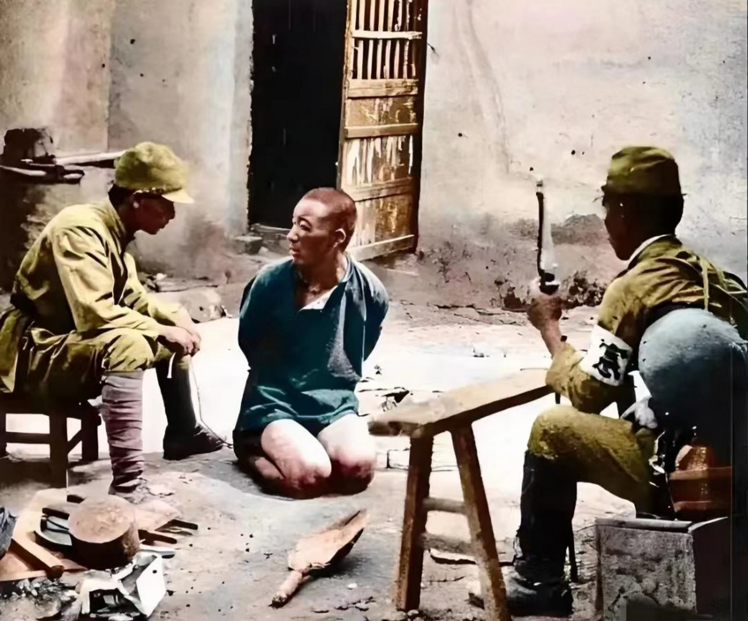 1938年,日本宪兵队在天津海光寺的院子里抓到一名男子,在不确定男子的