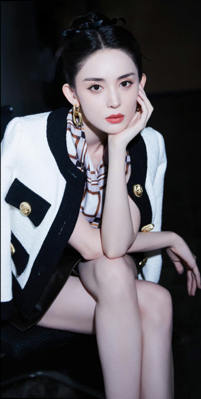 古力娜扎# 黑白拼色写真,妩媚柔情,甜美迷人