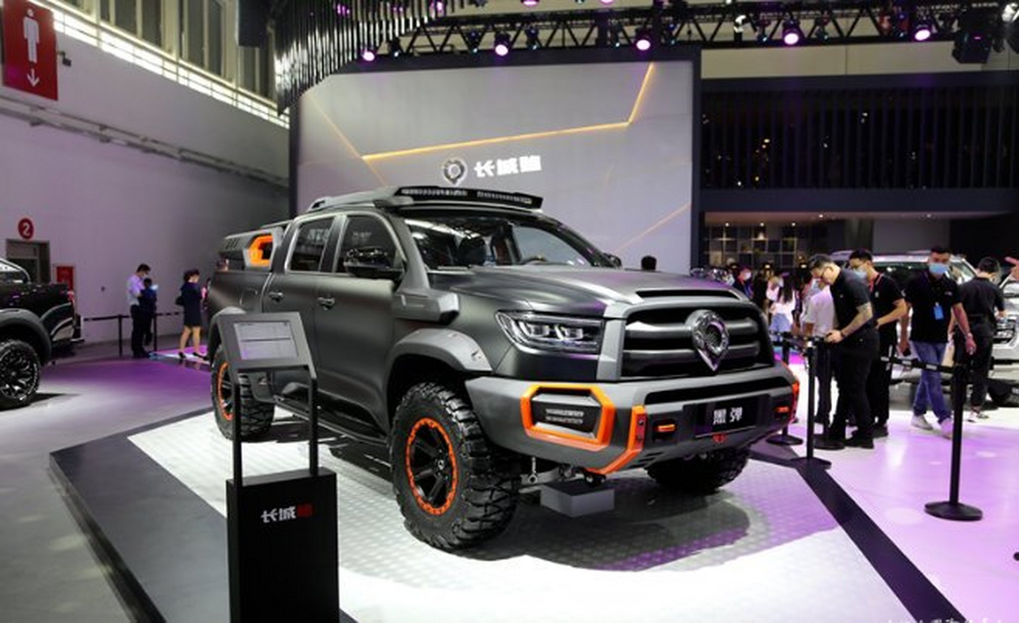 长城炮#  长城皮卡重度改装的长城炮,名称也非常响亮:黑弹.