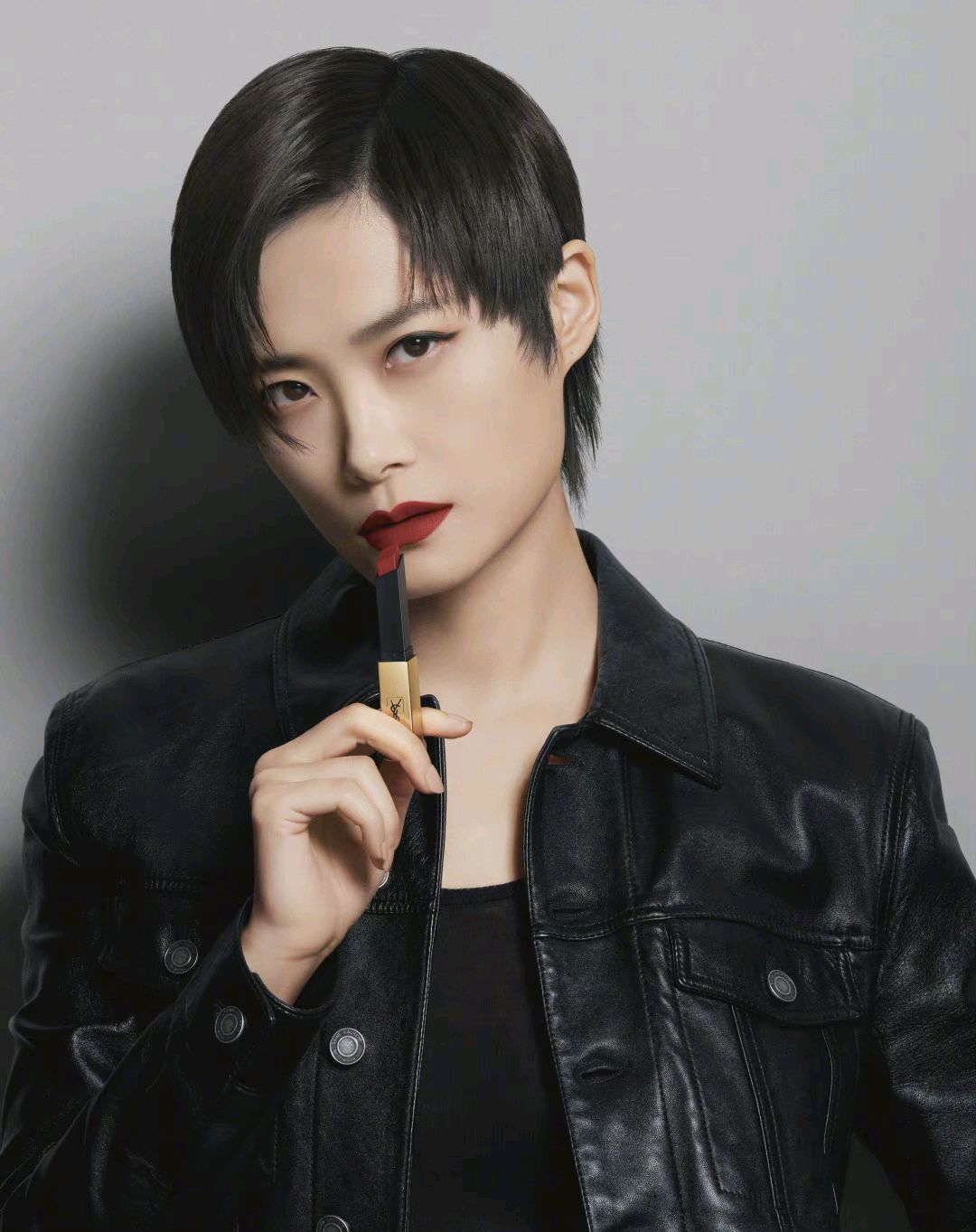 李宇春ysl彩妆护肤代言