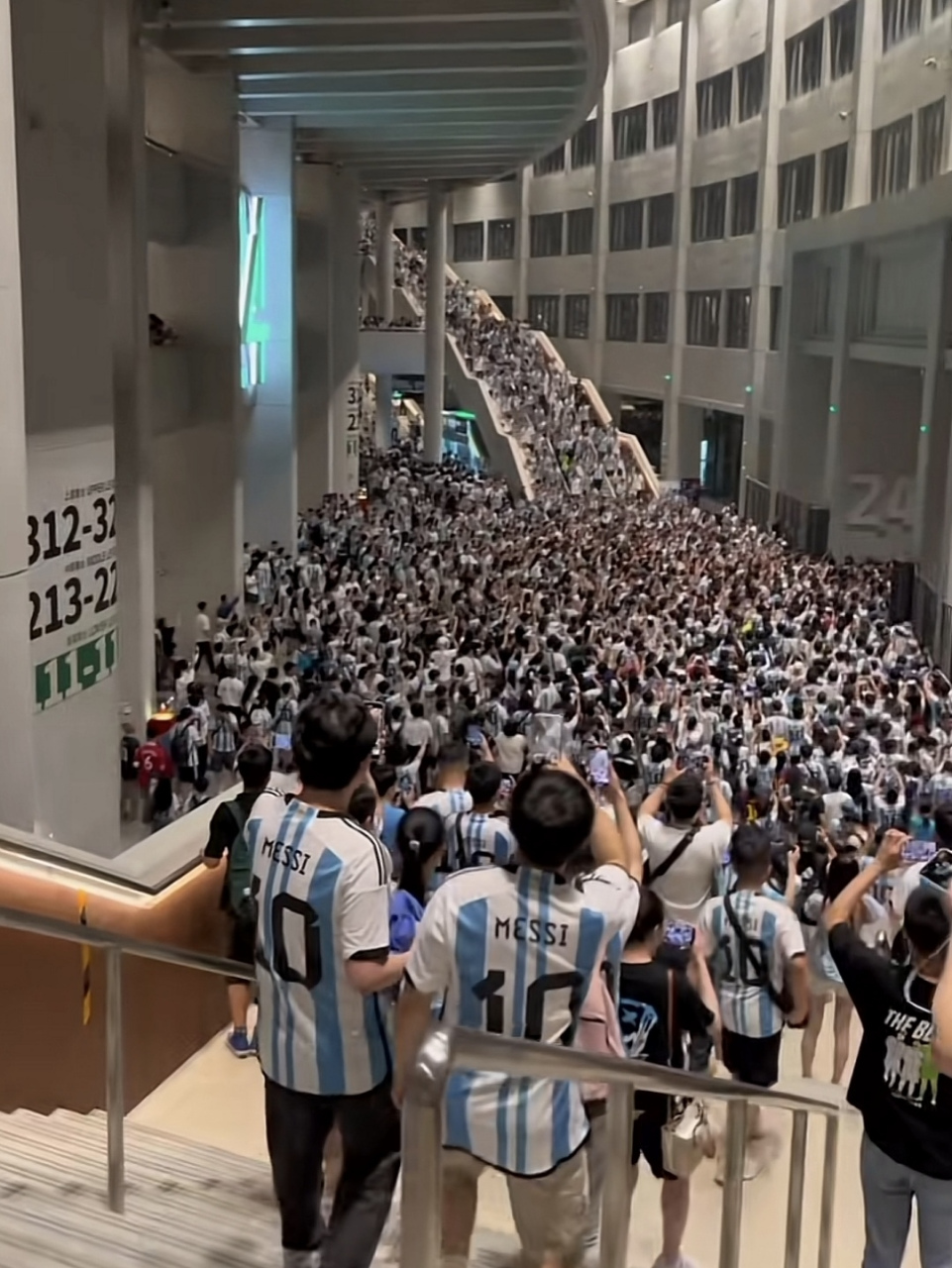 梅西中国行——没想到这个民族这么热爱足球7115!