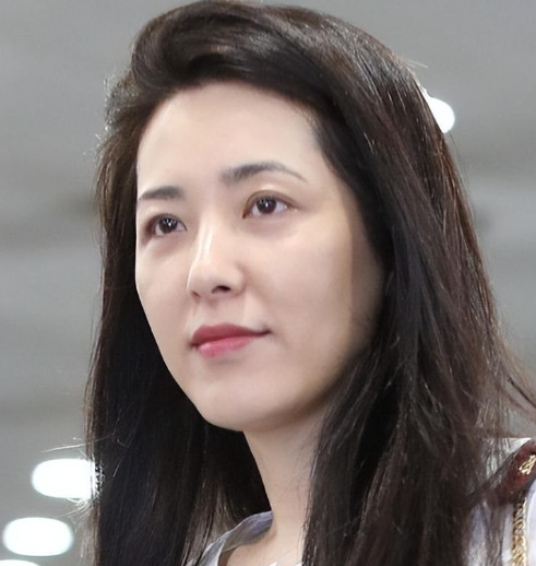 巩俐卸妆后,李若彤卸妆后,玲花卸妆后,网友回复:差距也太大了