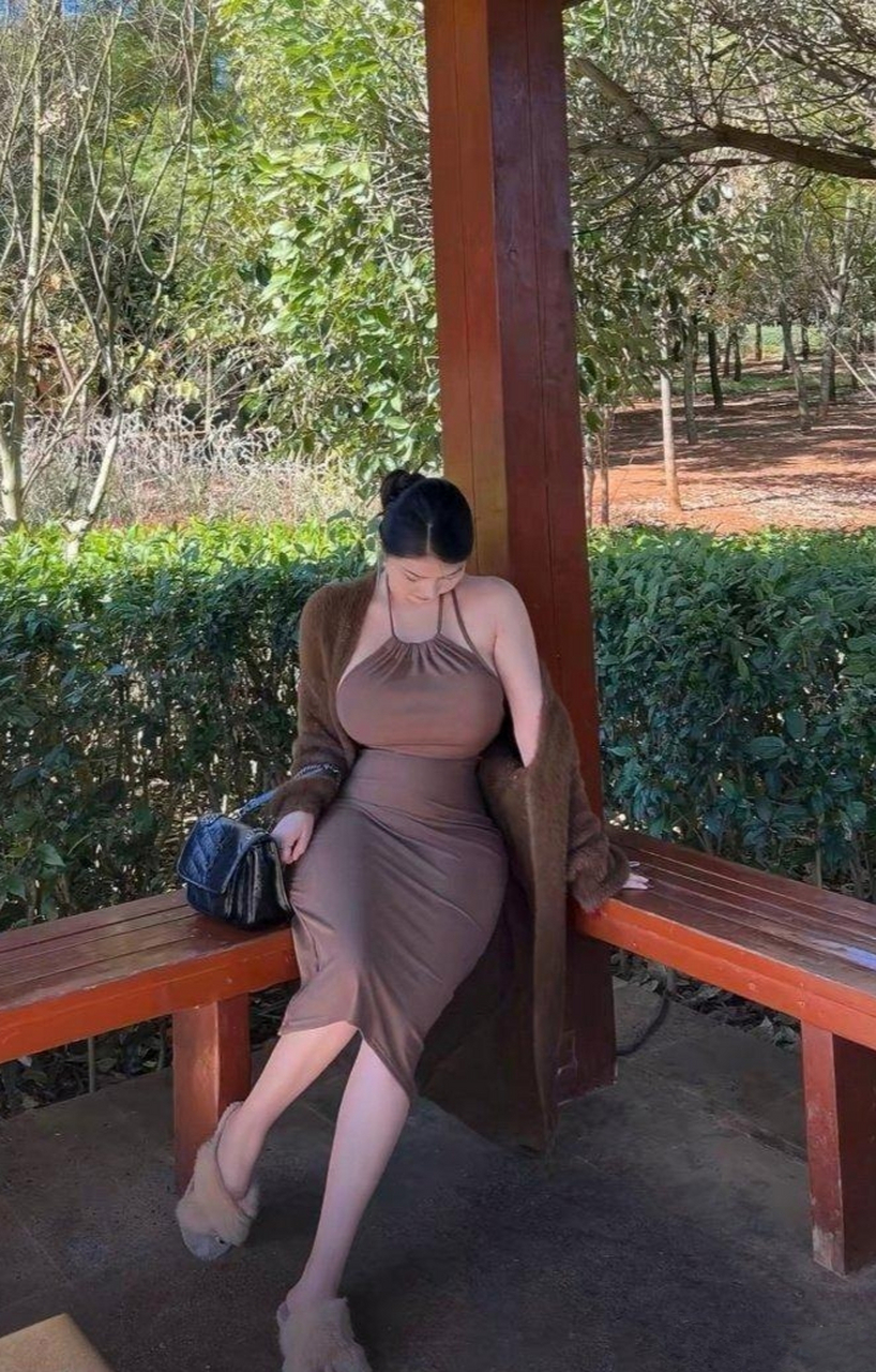 有点夸张的腰臀比,有人喜欢这类型的吗#遇见好身材# #性感美女