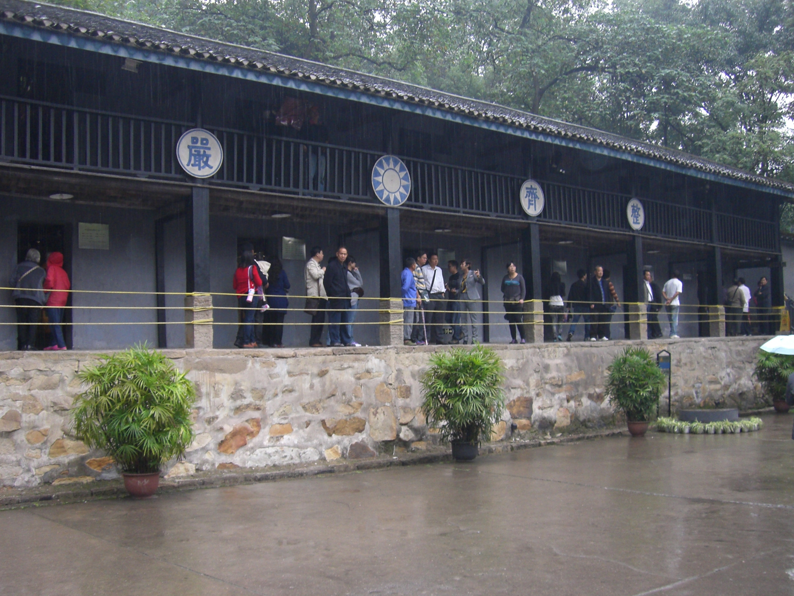 2007年渣滓洞被山洪冲毁,意外发现一地洞,洞中藏品揭开悲痛历史