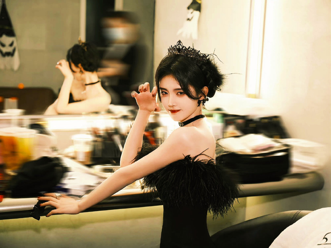 鞠婧祎黑天鹅造型太美了