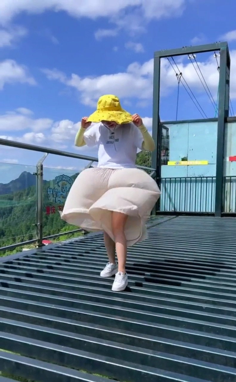 这风好像有点不正经呀!