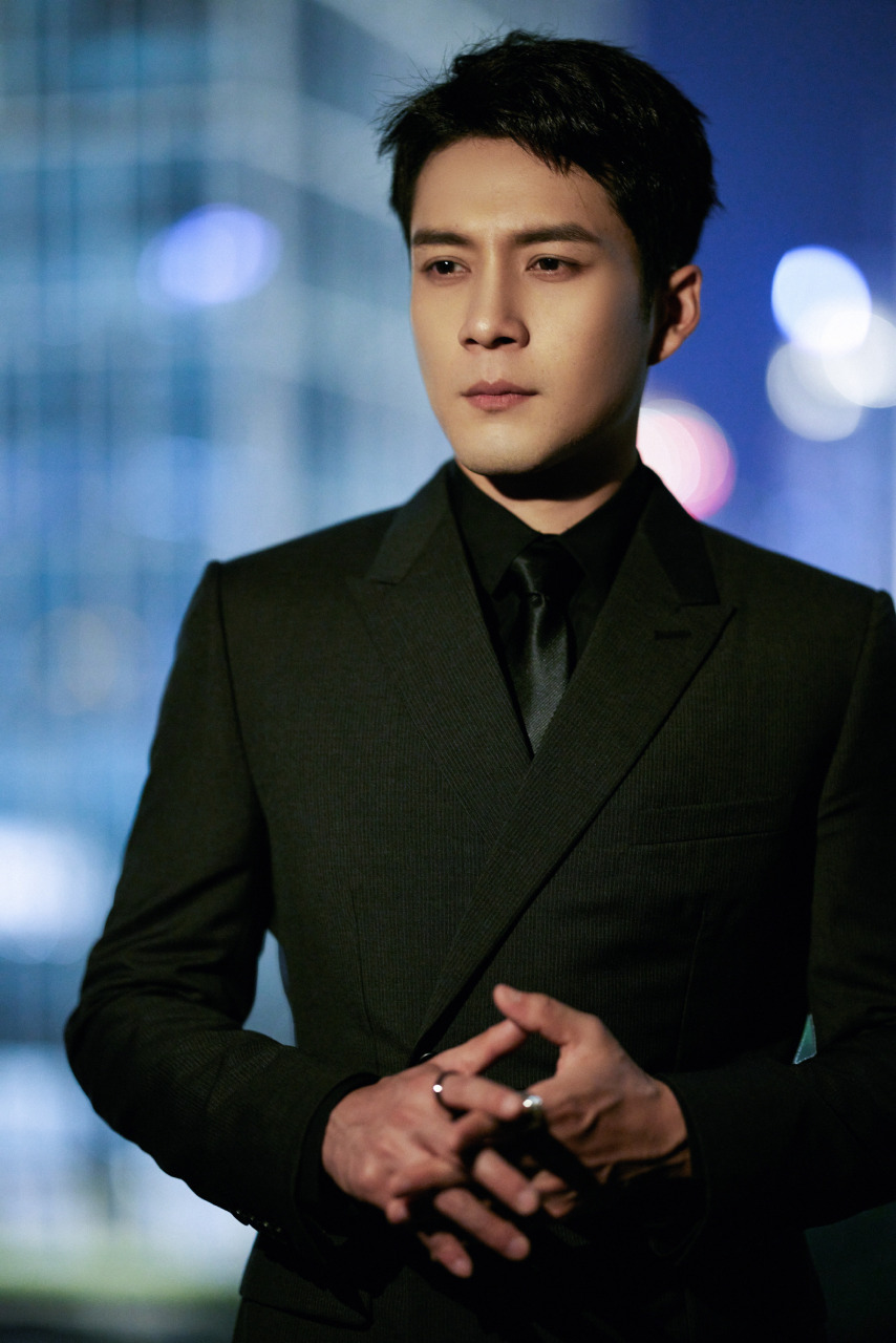 韩东君西装写真[小红花]