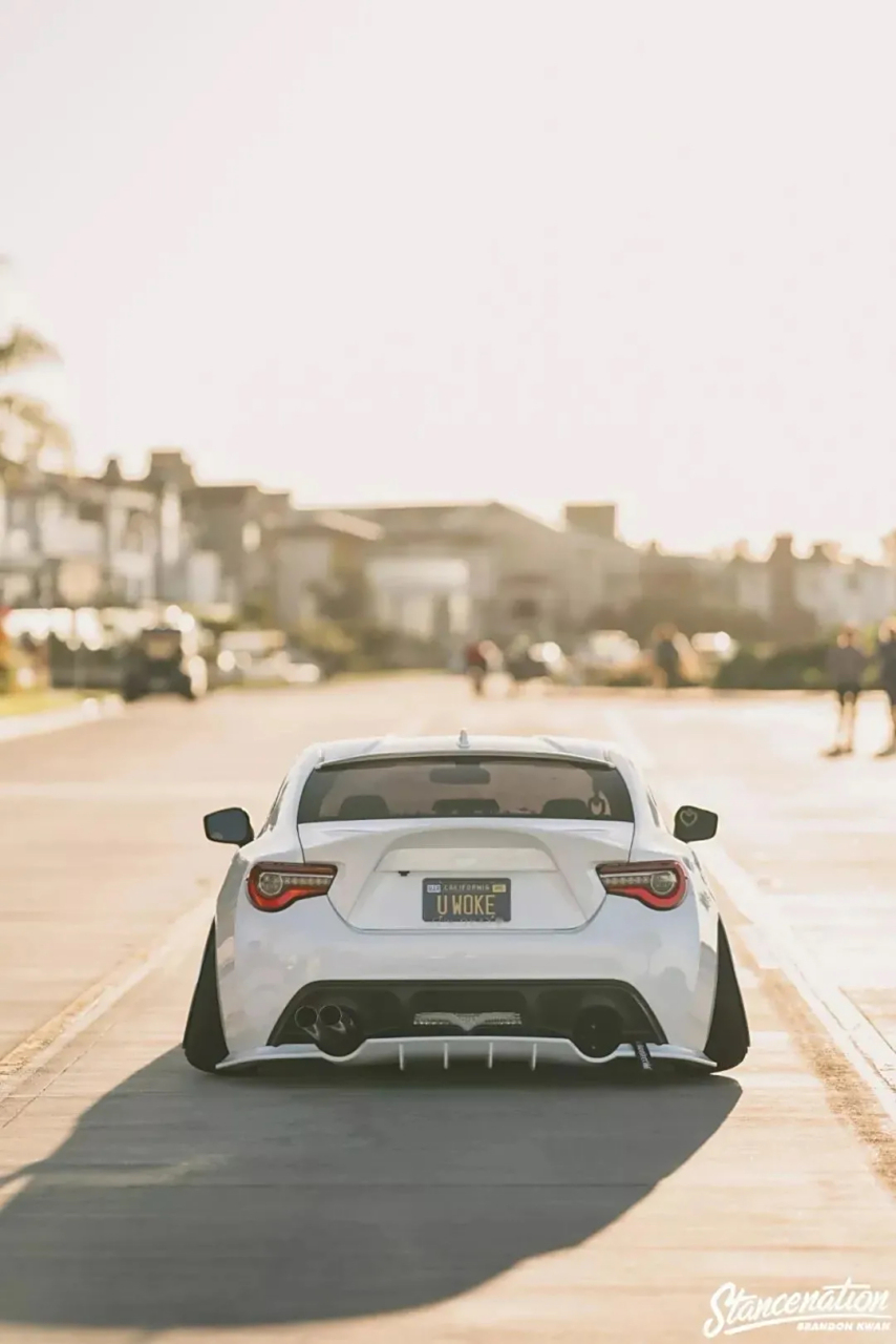 丰田86,也被称为丰田gt86或斯巴鲁brz,是一款由日本丰田汽车和斯巴鲁