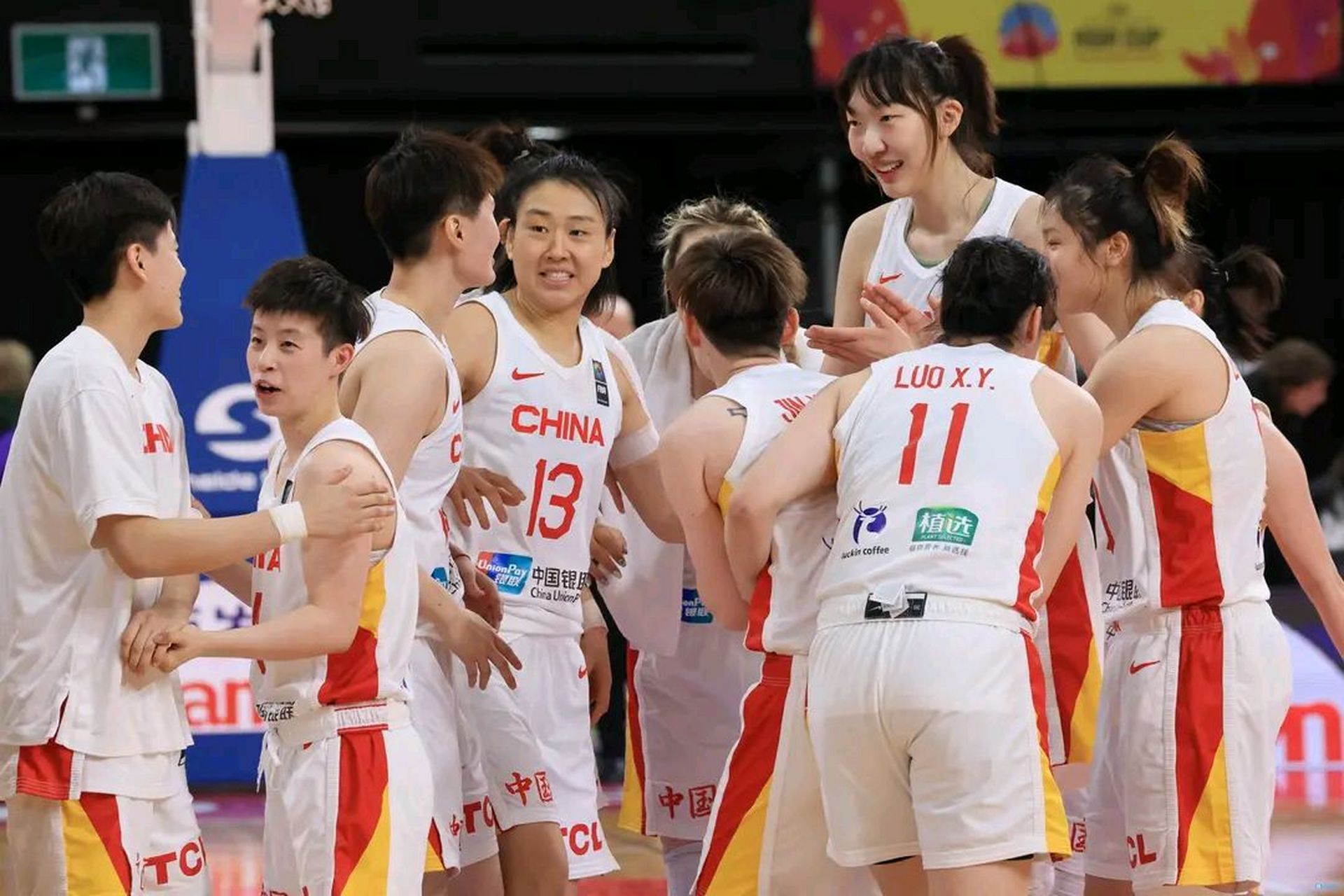 中国女篮终于跨过日本女篮,时隔12年再次夺冠!