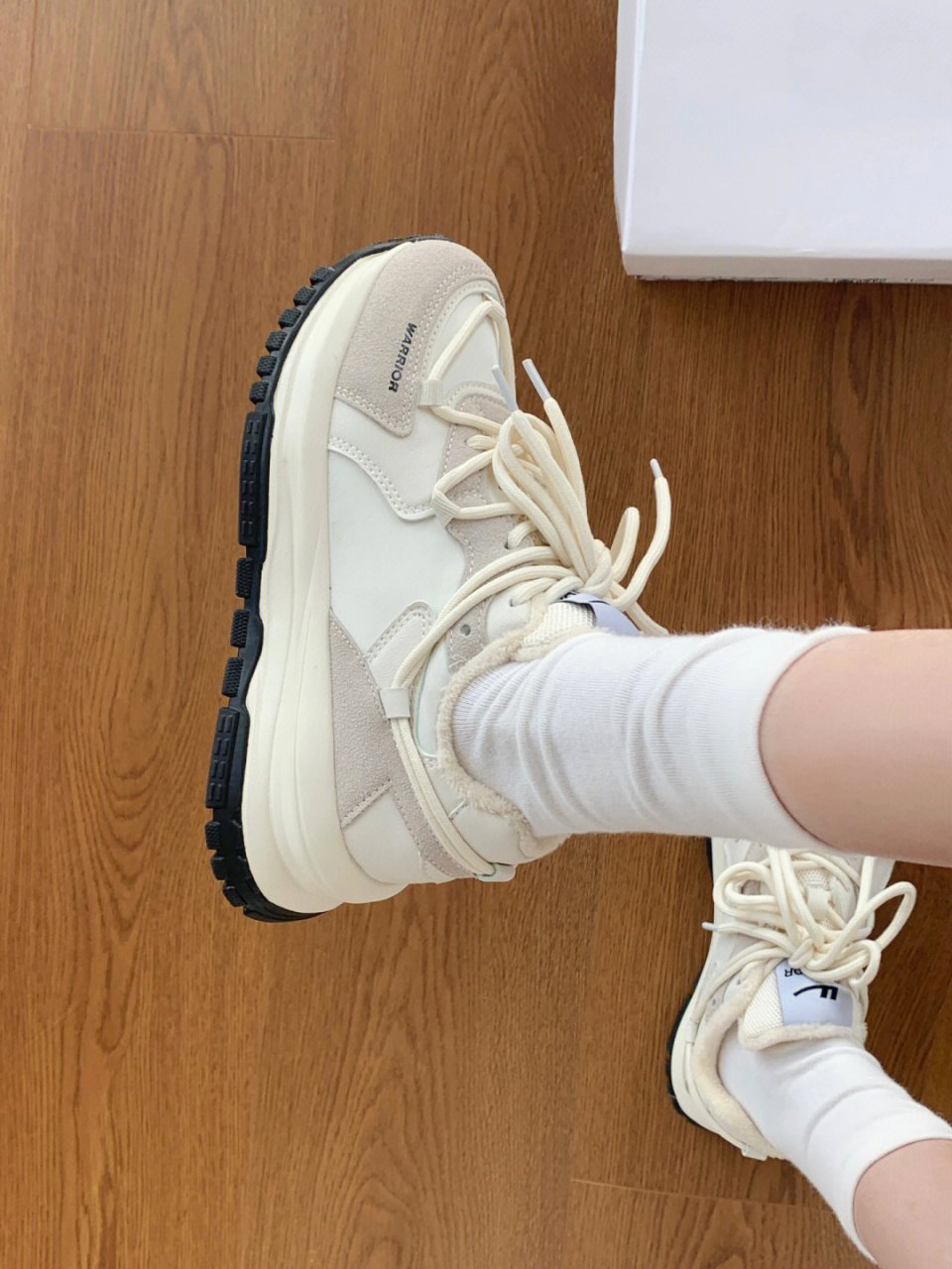 5g入秋  #笔记灵感  那款爆火的老爹鞋出加绒款啦!