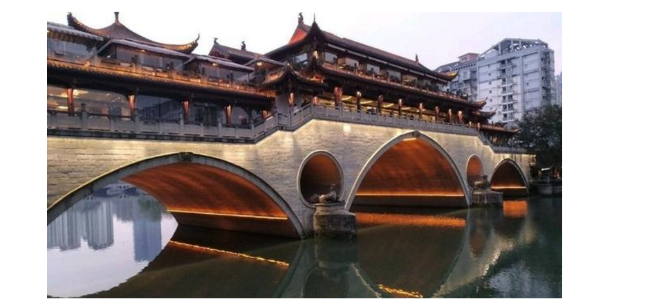 九眼桥,又名镇江桥,保留具有明代建筑风格的九孔石拱桥形象