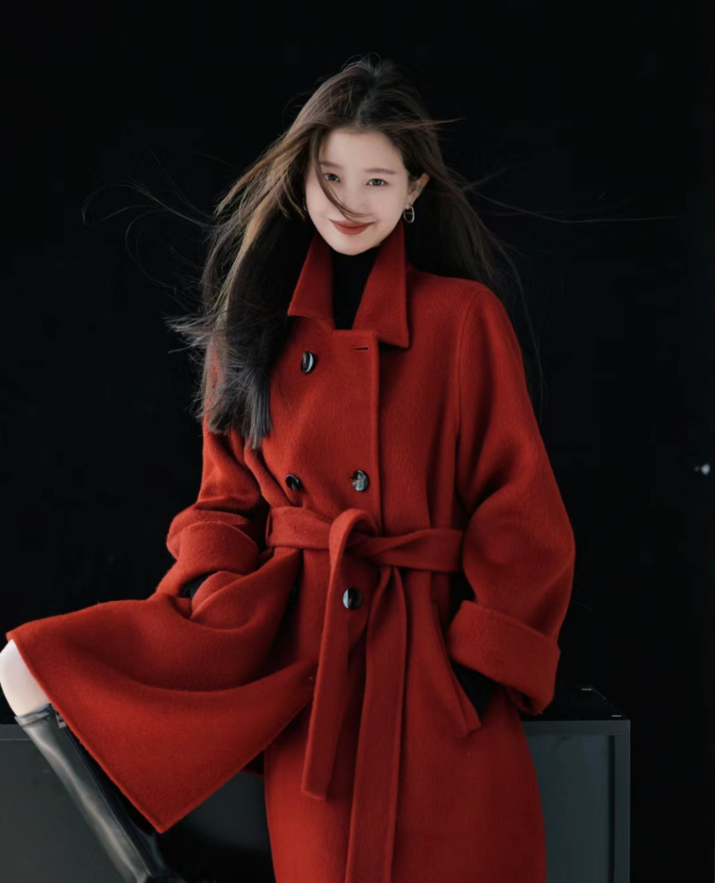 在很多女生的印象里,都会认为红色服装不怎么好驾驭,因为红色服装实在