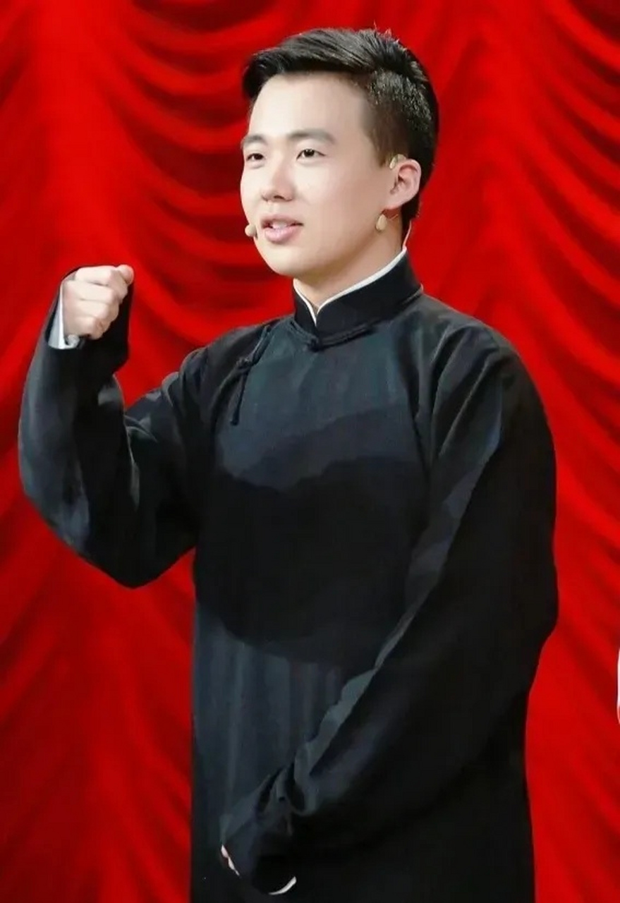 曹云金火起来,一帮人捧曹云金替郭麒麟不值,说未来拯救郭麒麟的只有