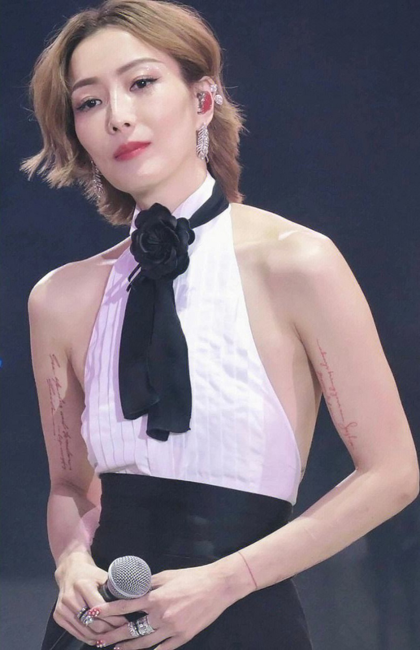 郑秀文,1972年8月出生,中国香港女歌手,演员.