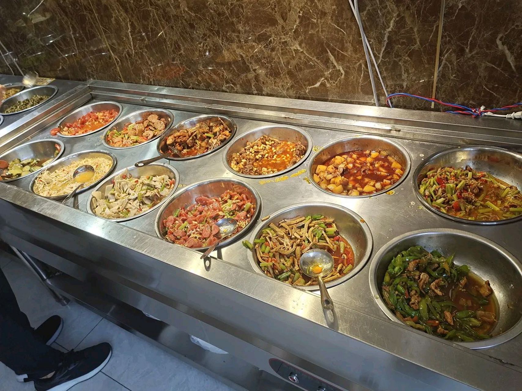 今天又是去"15元自助餐"吃的午饭.