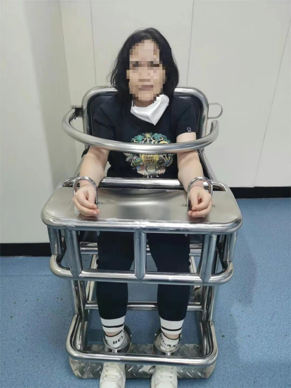 女子得知店主高度近视  趁机偷窃店铺一条香烟  8月1日早上6时许