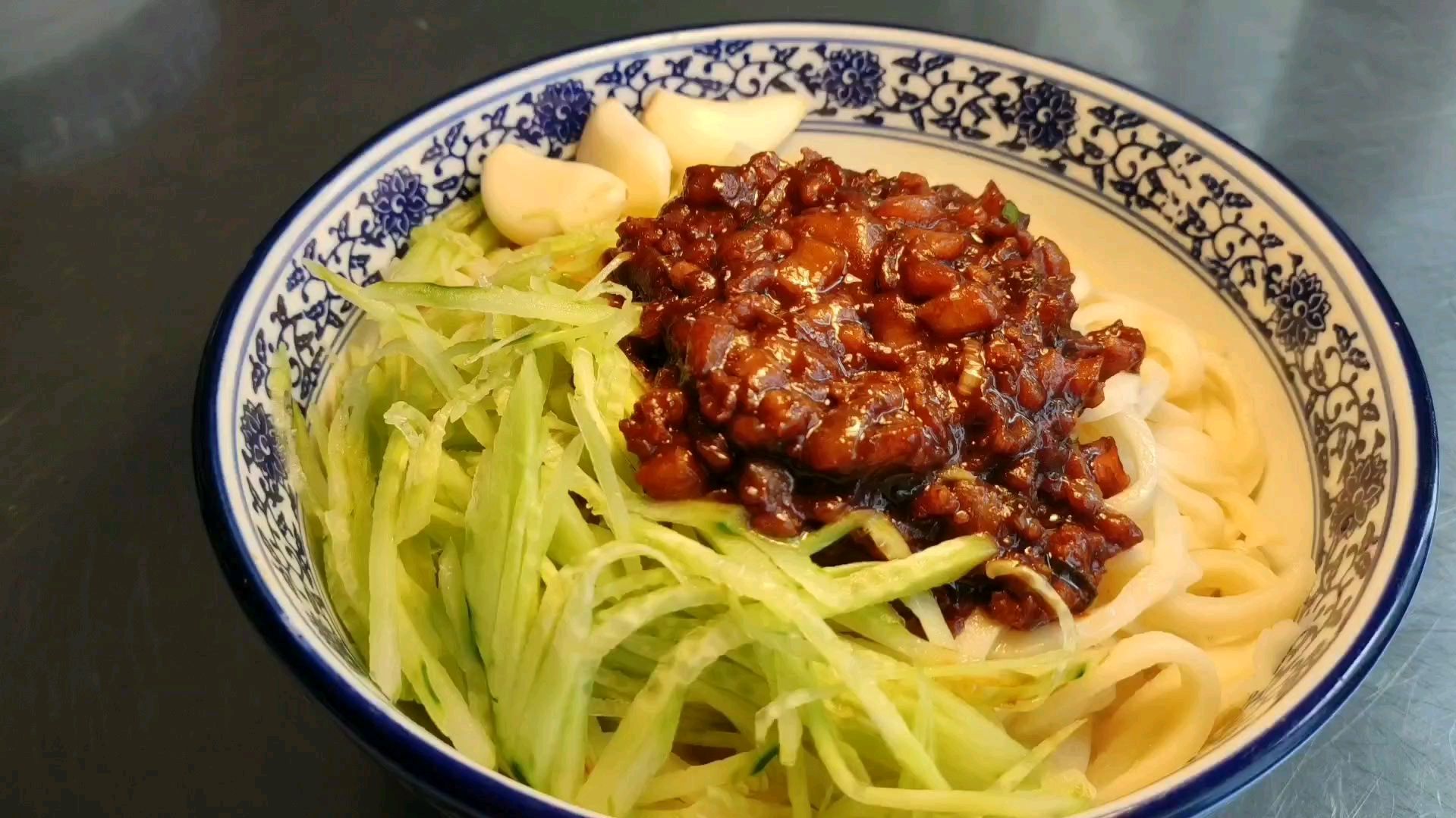 厨师教你做“老北京茄丁打卤面”,夏天吃着太香了,步骤详细实用