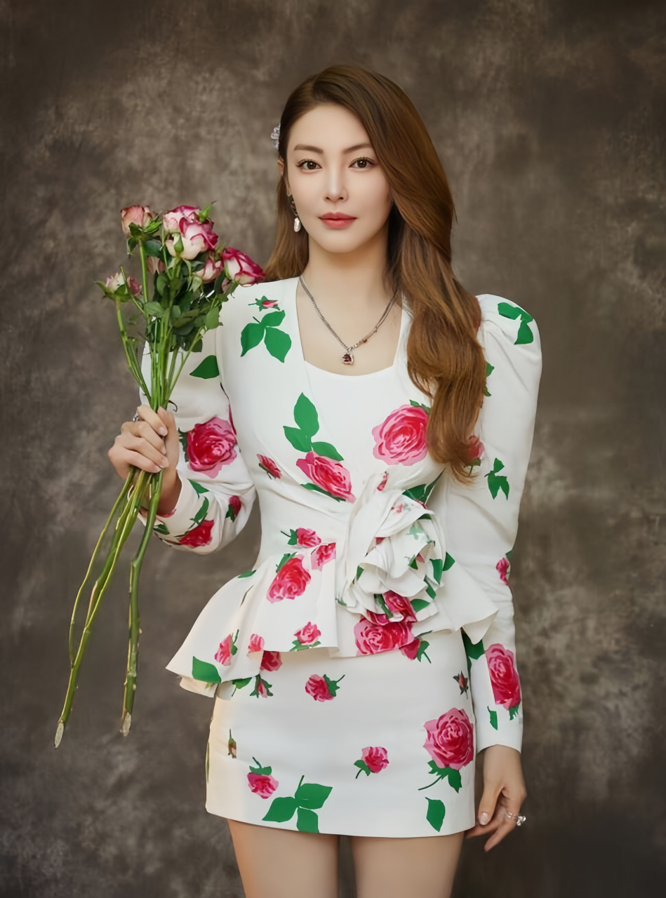 女神张雨绮拥有曼妙s型身材,美的到让人羡慕不已.