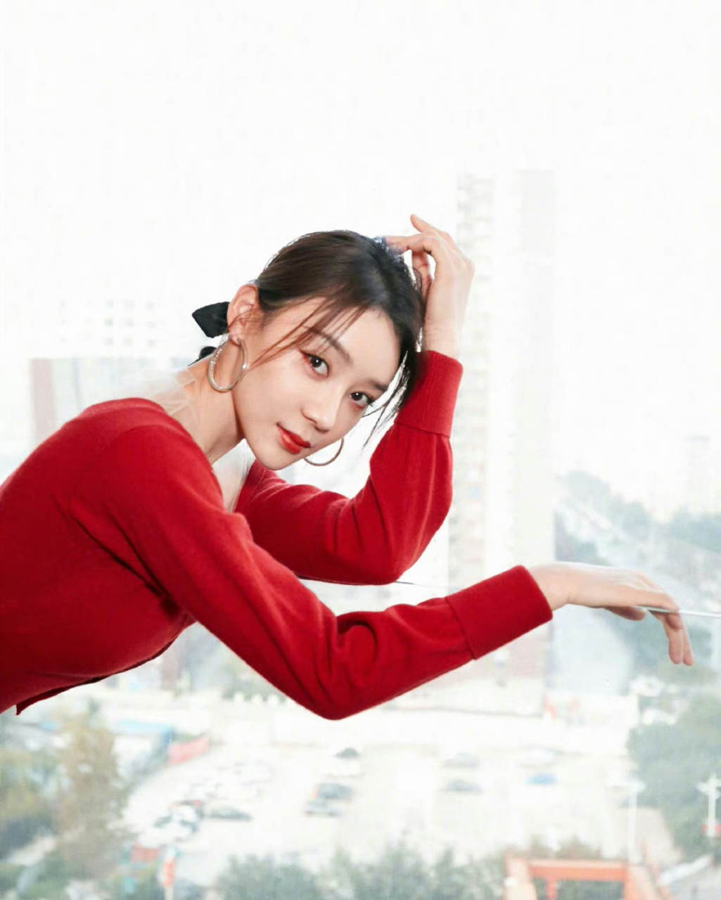 袁姗姗# 红色开身针织衫配黑色小皮裤,曼妙身姿,香艳火辣,妩媚柔情