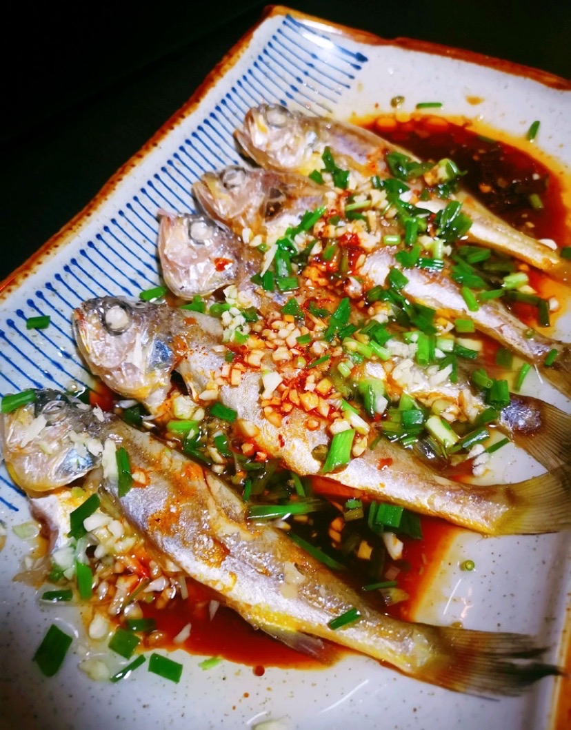 高端的食材只需要简单加工:葱油小黄鱼