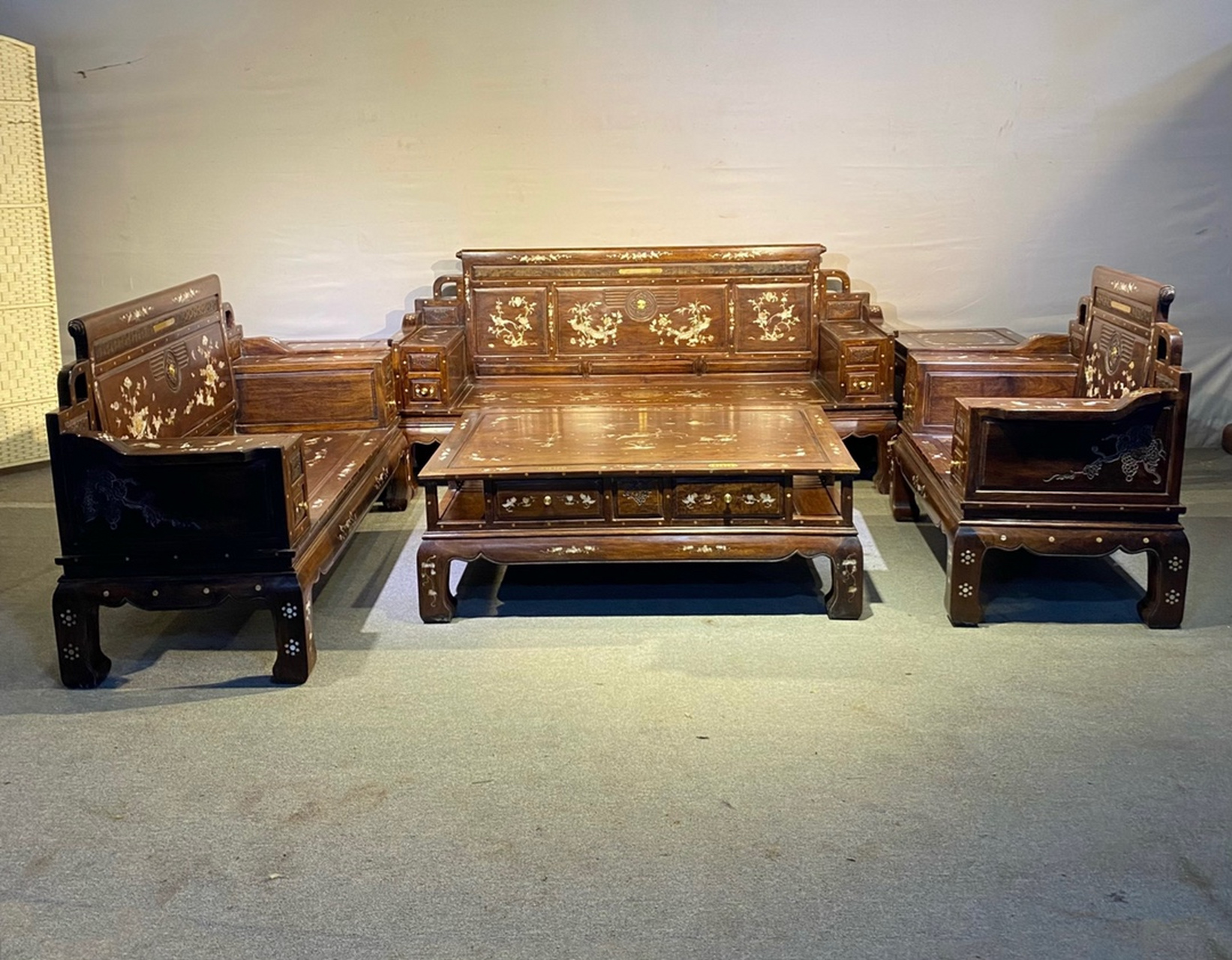 979797极品黄花梨国色天香沙发六件套,满鬼脸牛毛纹清晰,榫峁