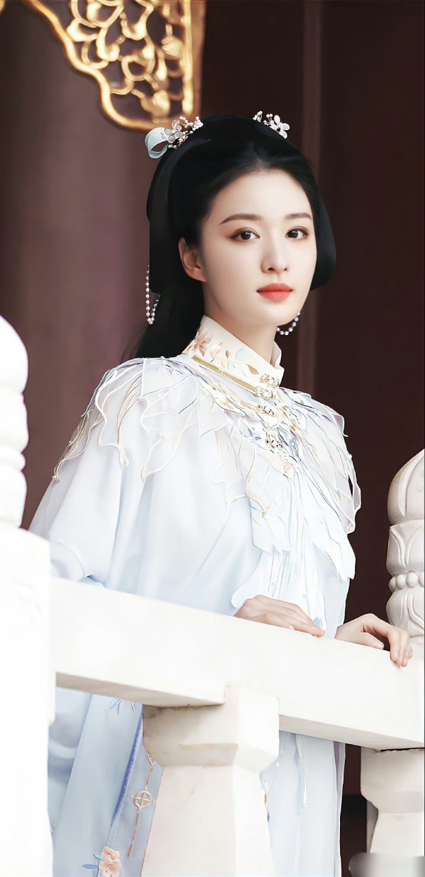 王楚然穿古装太漂亮了,比现代装还要好看,你喜欢她的颜值吗?