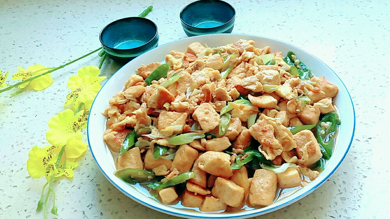 鸡蛋小米辣炖豆腐