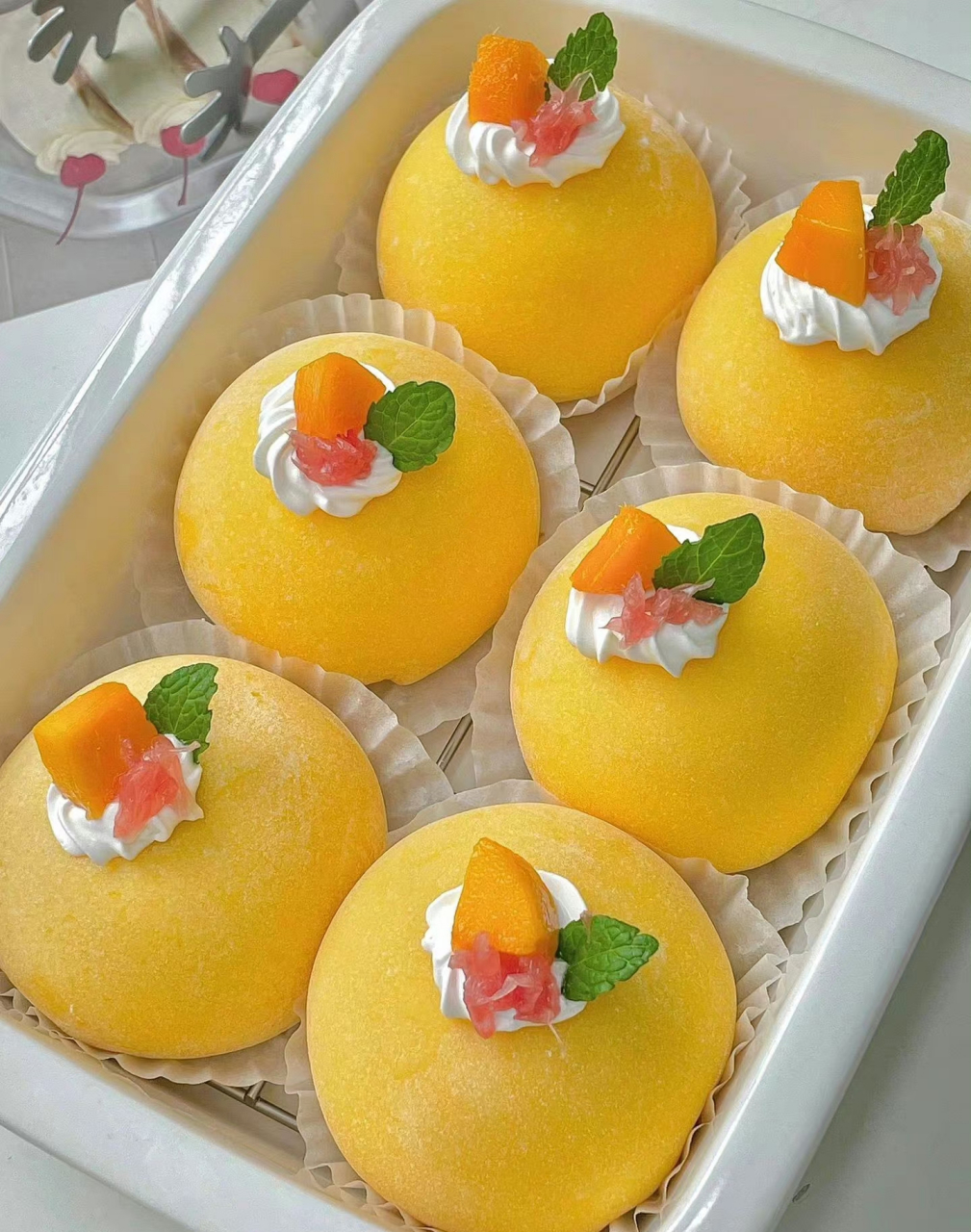 超级适合春游踏青的美食,芒果西柚雪媚娘  雪媚娘里塞满了芒果,西柚和