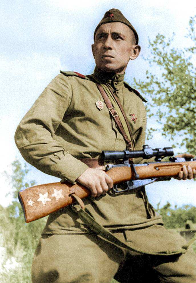 苏联二战神射手,潜伏4天不发一枪,最终一枪击杀德军头号狙击手!