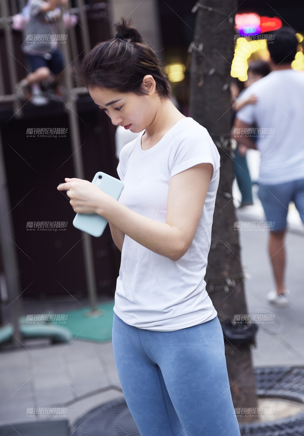 瑜伽褲美女,藍色瑜伽褲小姐姐,小姐姐的短髮真好看!