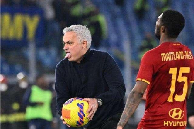 篮球驱逐出场手势