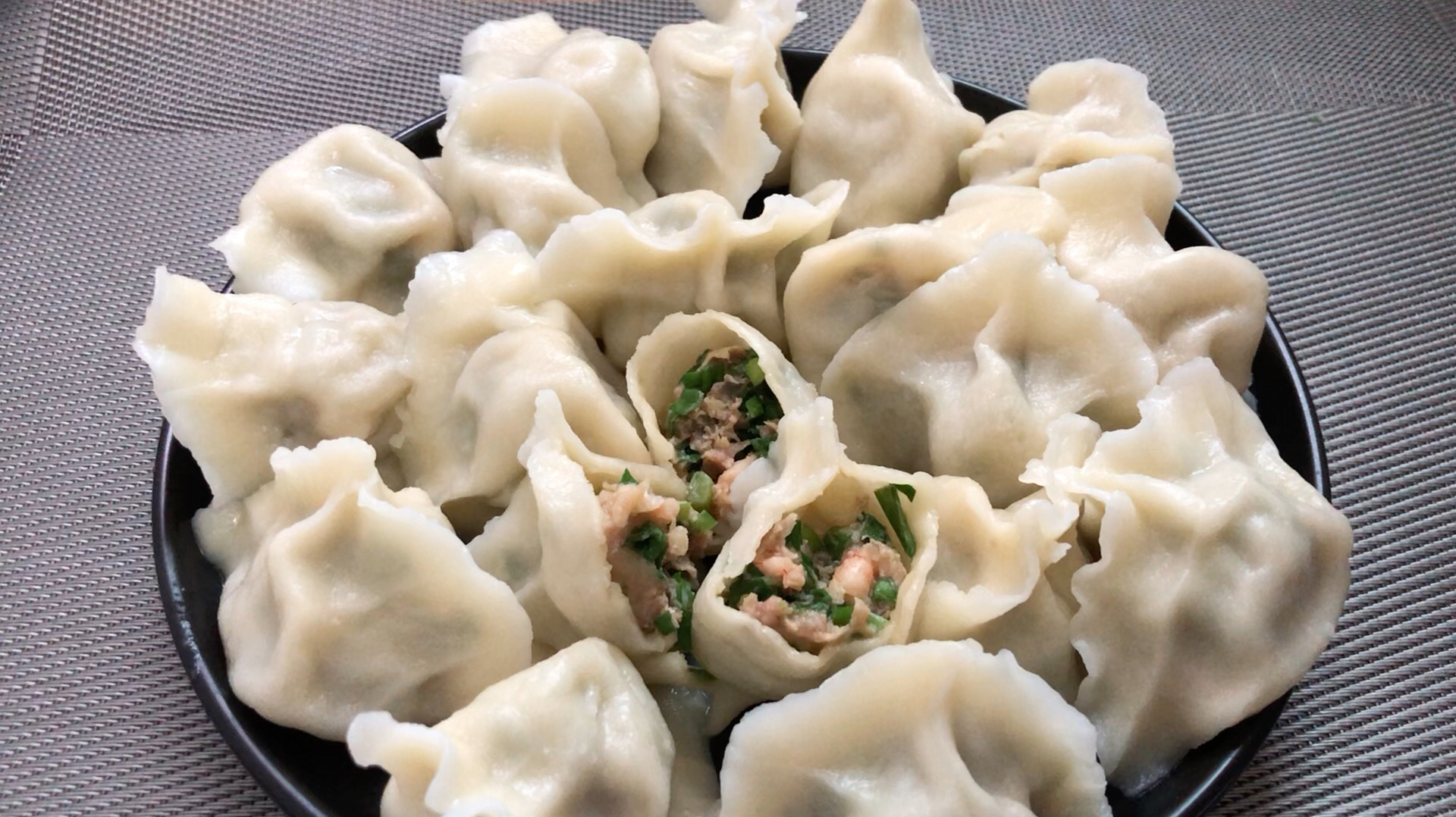 虾仁三鲜饺子好吃关键在调馅,做好这一步,不仅好吃还好包
