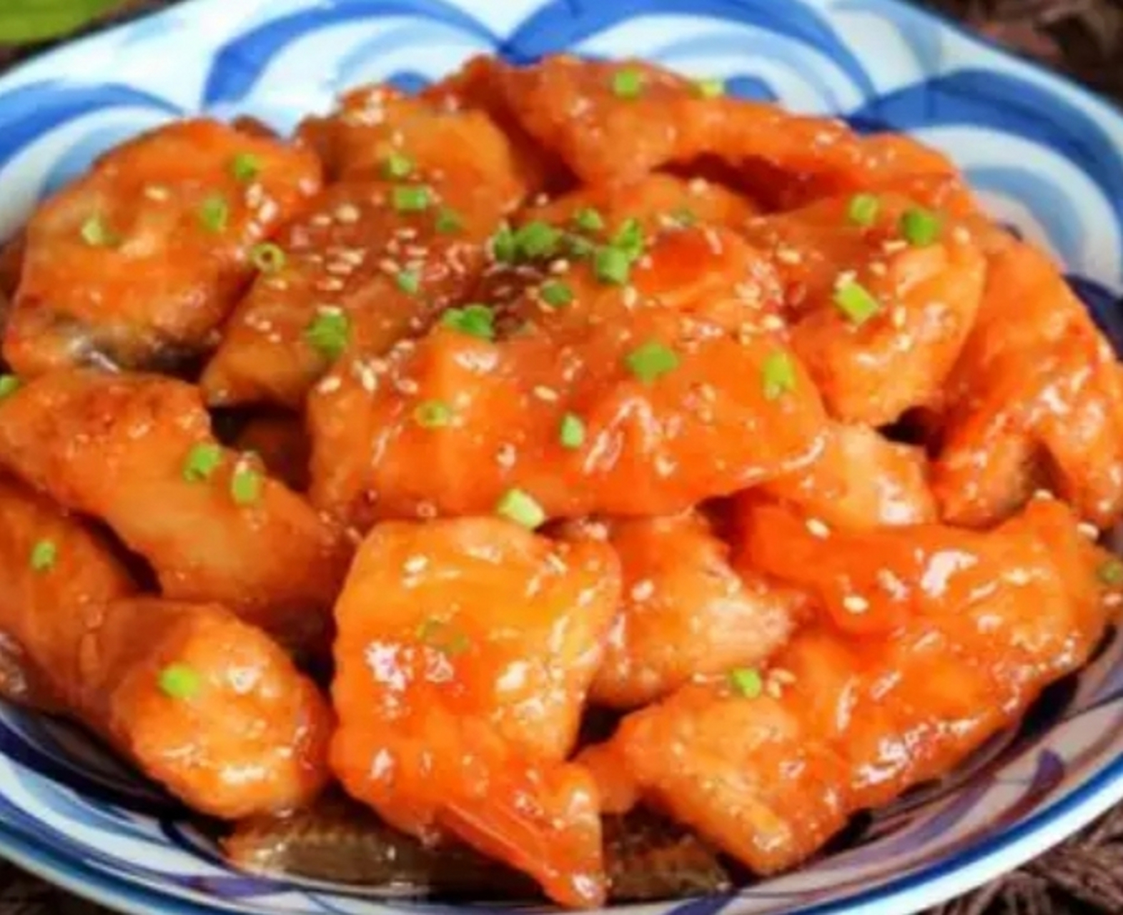 我的美食分享#  糖醋鱼块  做法:  1:准备一条鱼,收拾干净,片下鱼肉