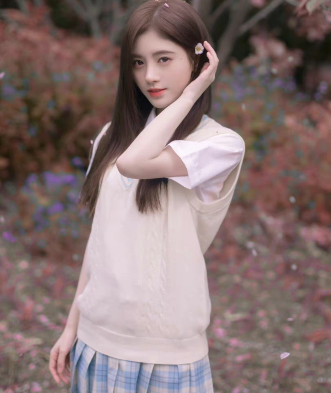 今天是樱花色的鞠婧祎,梦幻般的感觉,很仙女!