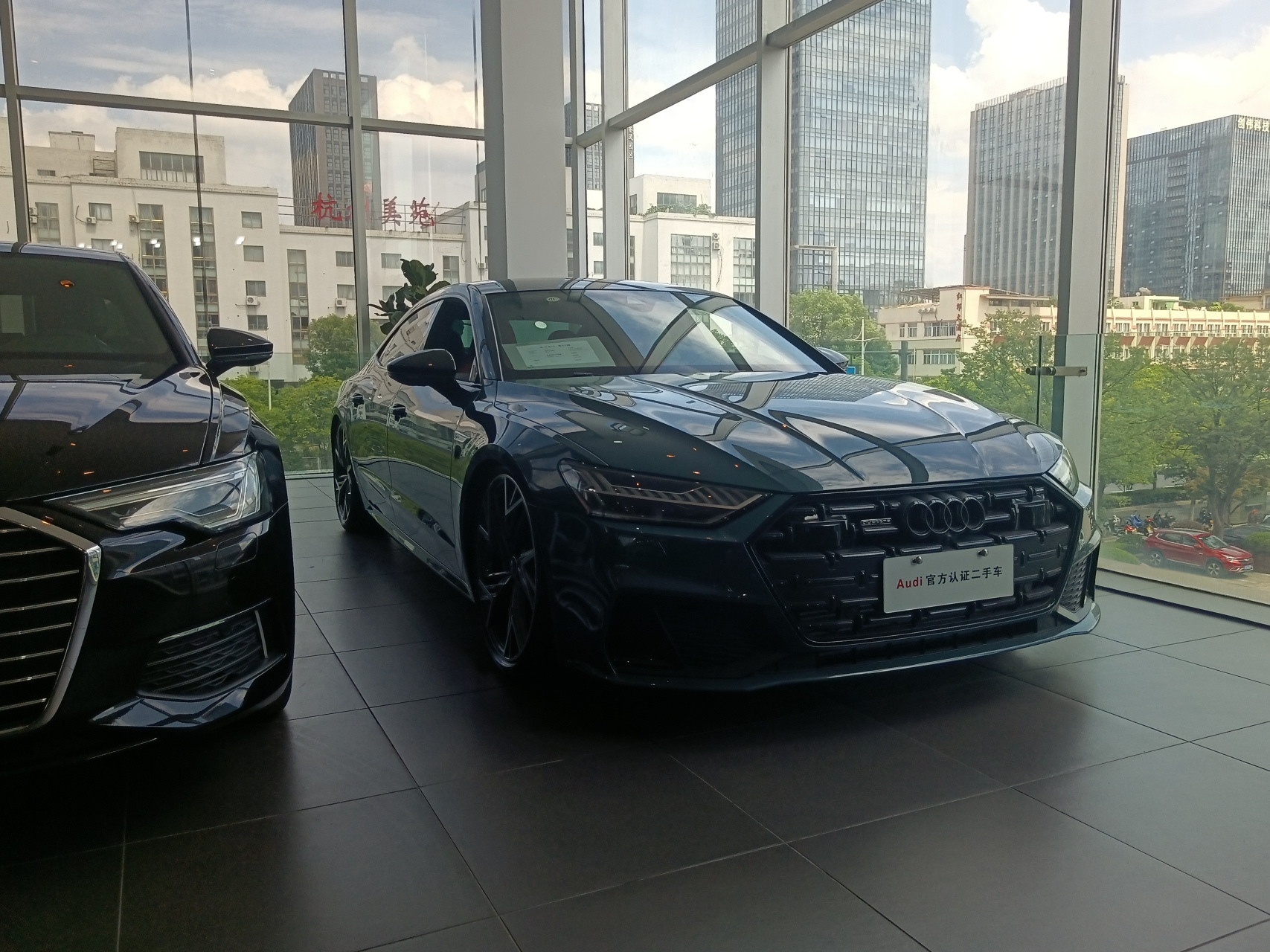 "奥迪rs7厂家活动价现在135 购置税10,落地145"#汽车# #杭州