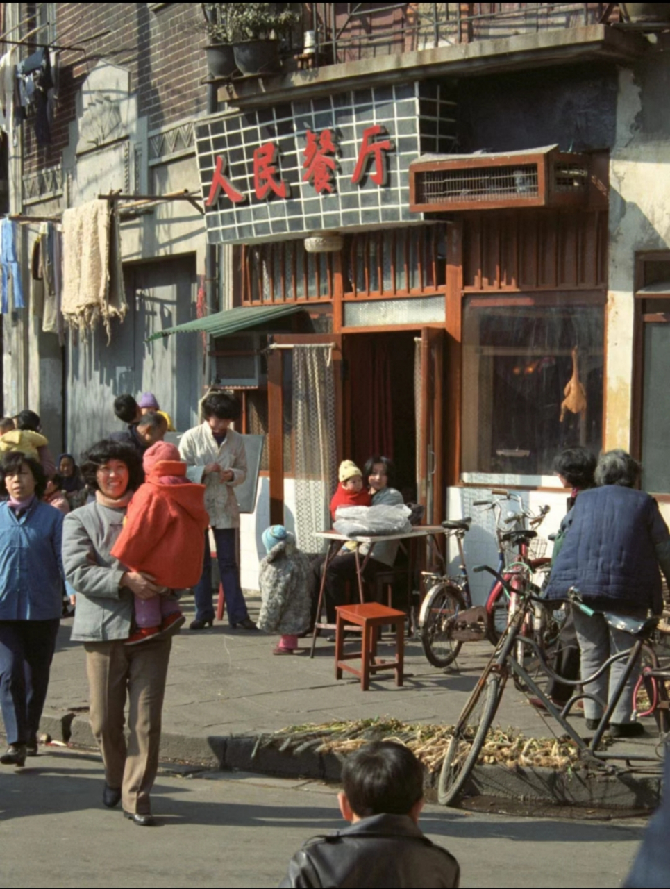 1980年的上海,充满着历史与生活的交融.