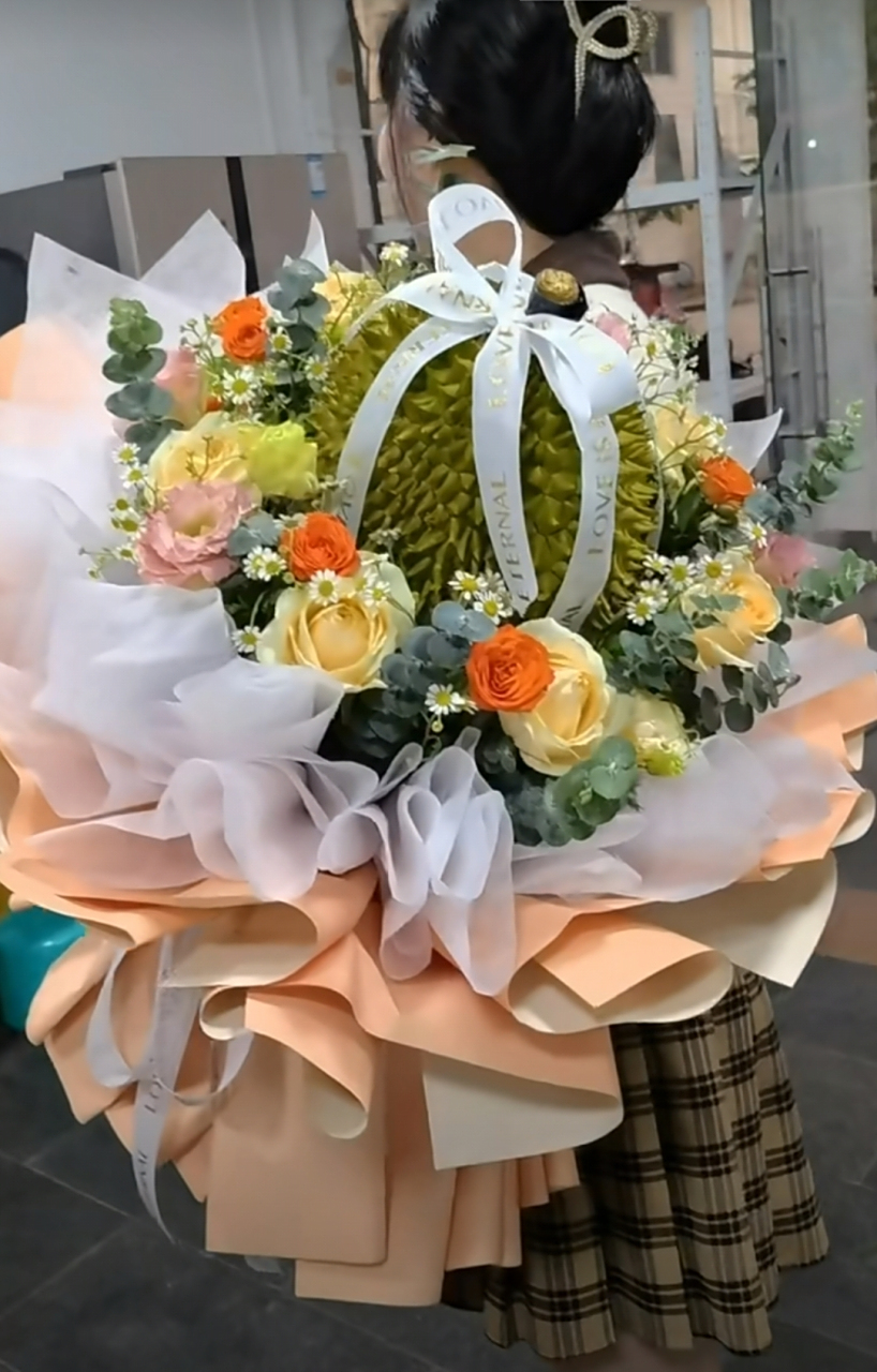 520表白日,订榴莲花束,"榴"你一生,"莲"你一世[色]