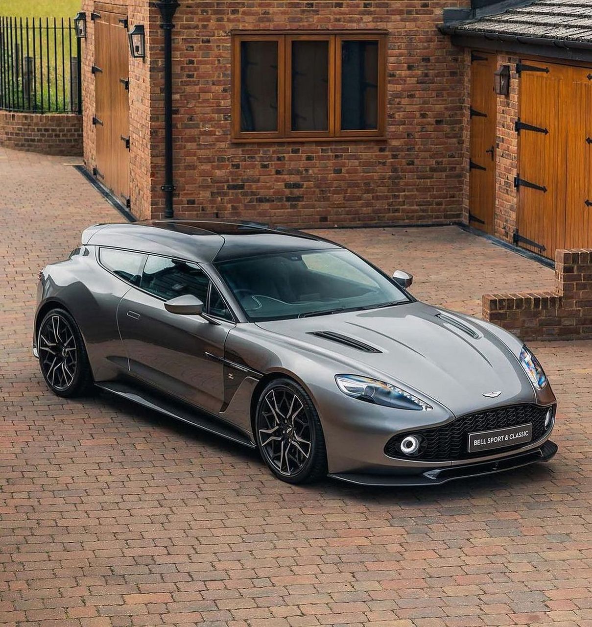 阿斯顿·马丁 vanquish zagato shooting brake 676767