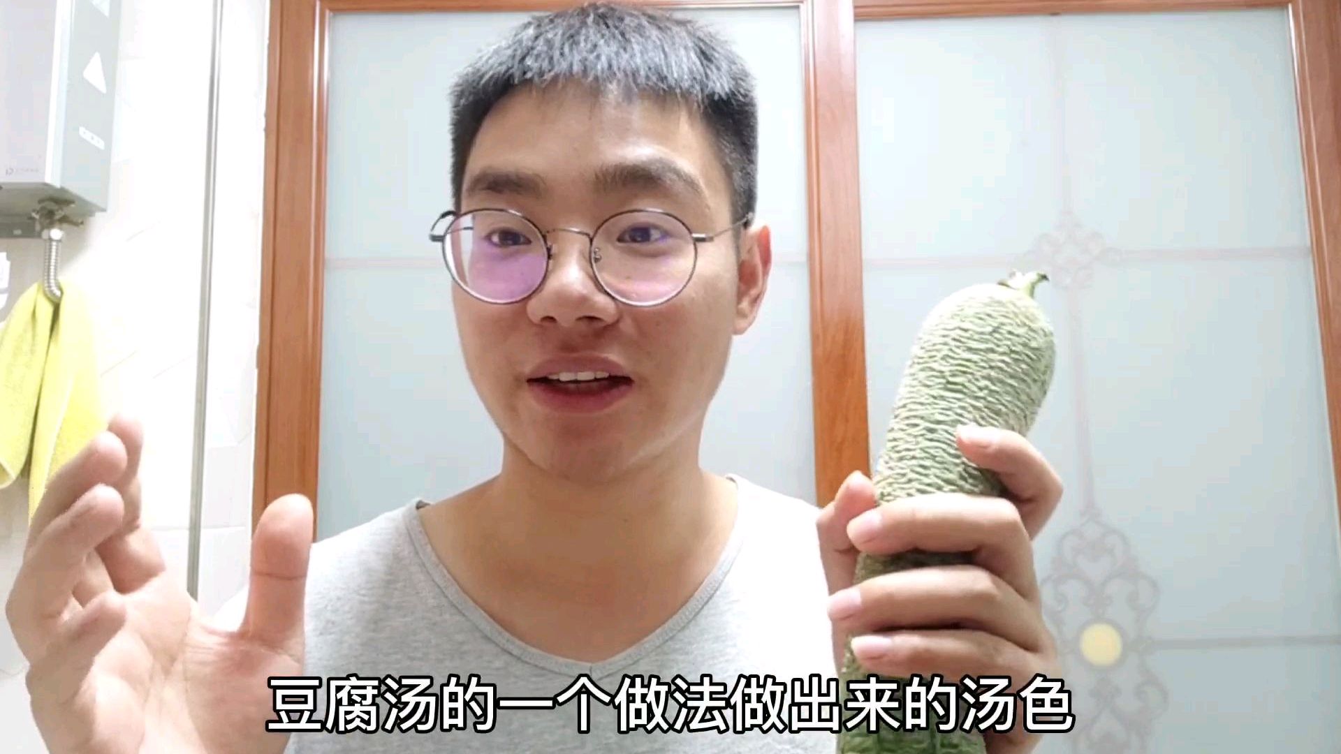 丝瓜豆腐汤,千万别只加清水煮,掌握这个小窍门,汤汁光亮不发黑