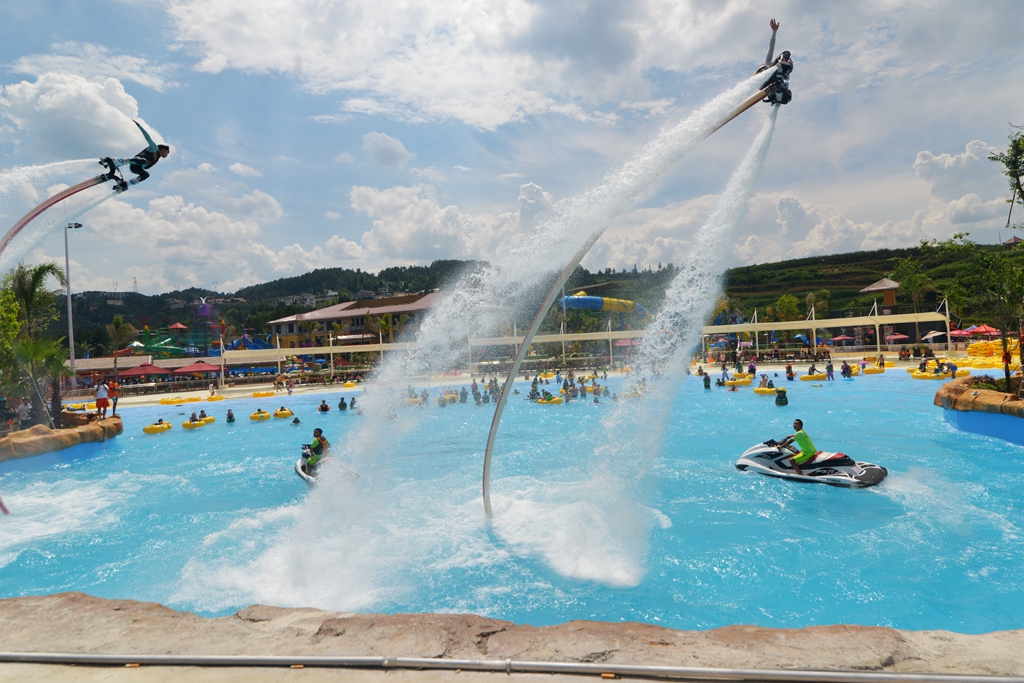 贵州遵义:黔北娄山水上乐园开启冰凉一夏
