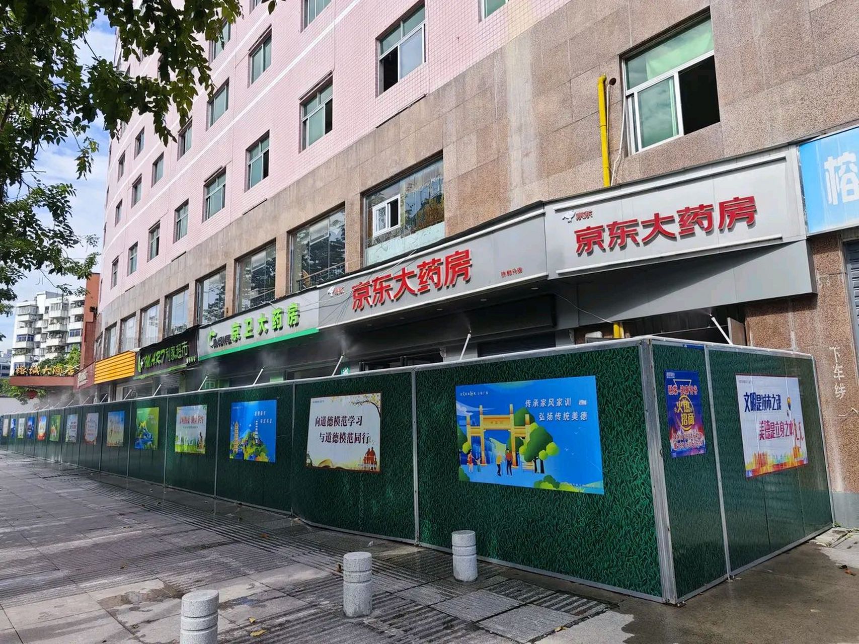 跟商户的朋友接触多了 就知道围挡的杀伤力有多猛