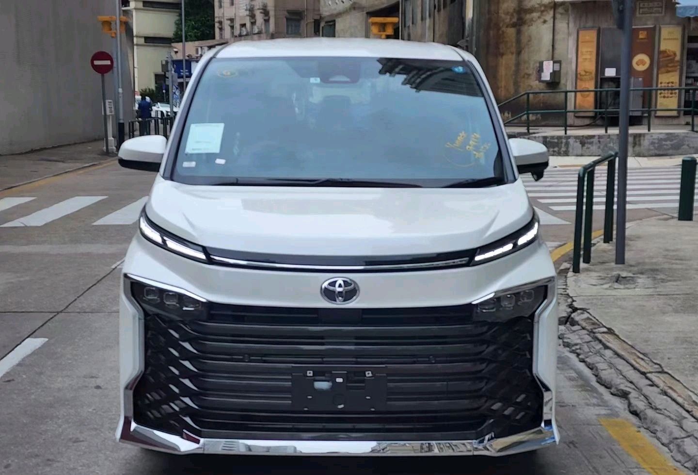 或售16万!神似"小埃尔法",丰田voxy来了,时尚大气,7座更实用