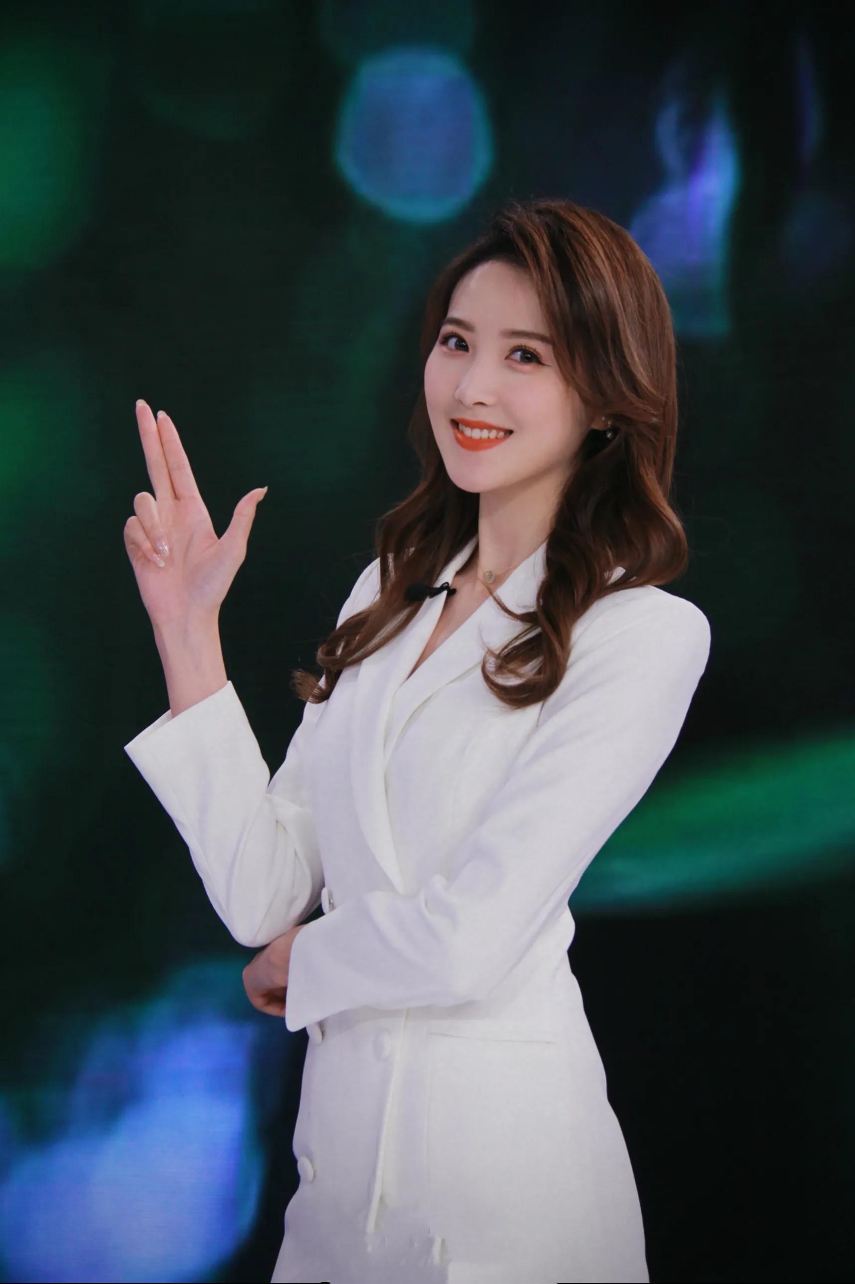 精美图集|李丹儿,优雅美丽的女主持人