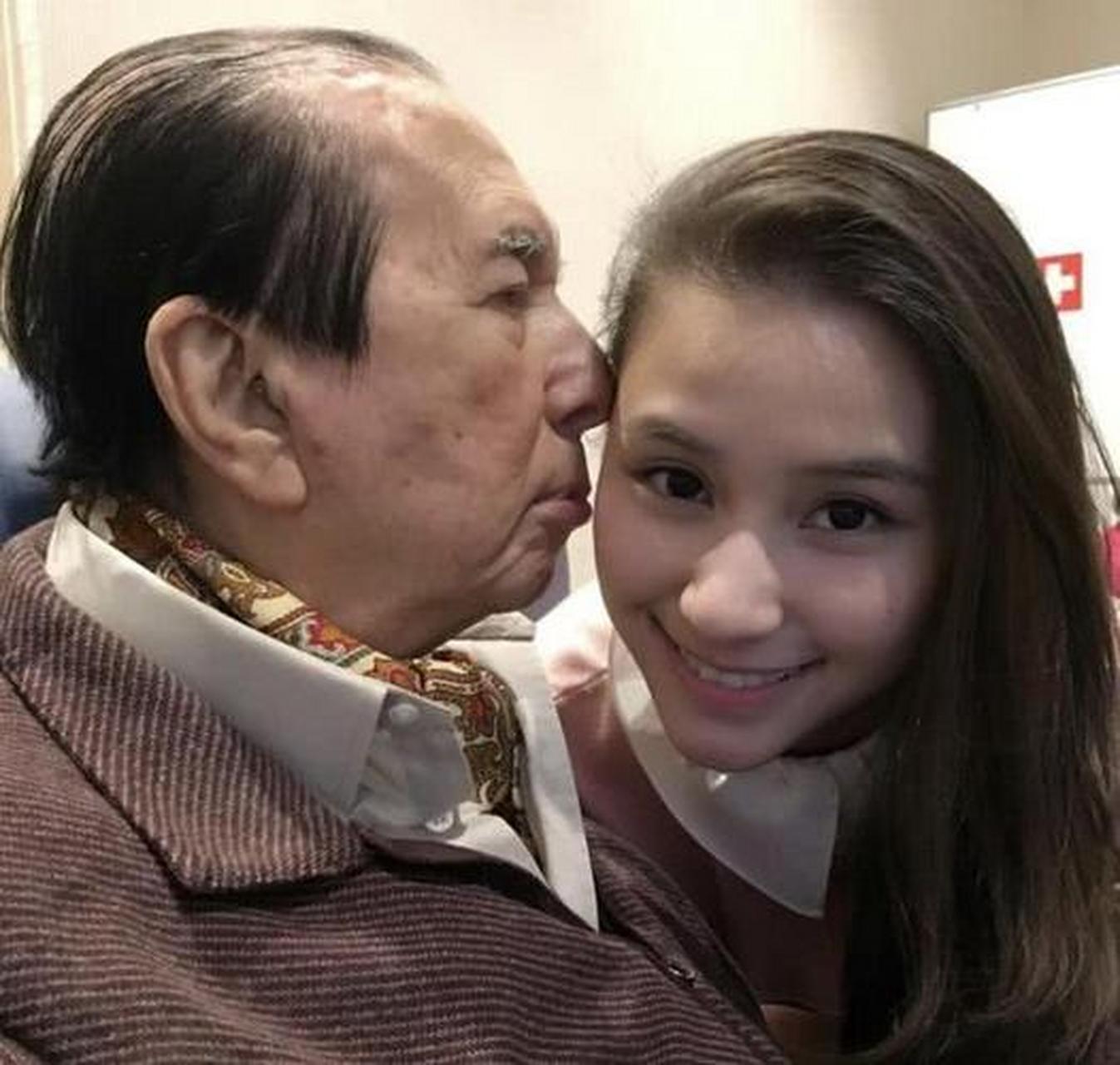 赌王极其宠爱何超莲,不仅因为何超莲长得漂亮,更是因为何超莲很孝顺.